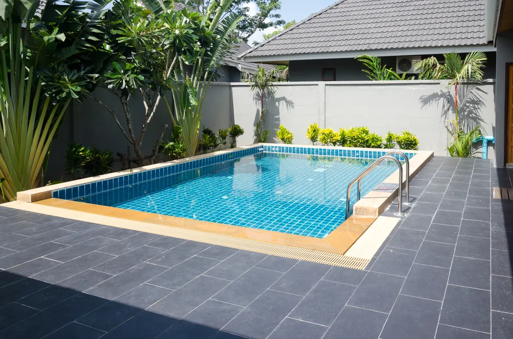 Month-to-Month Coastal Contracts — Mooloolaba
